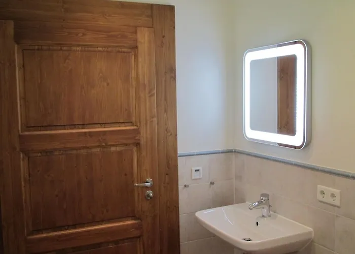 Exklusives Holzhaus بيت للعطل